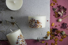 Load image into Gallery viewer, Anima midi dzintara svece ar citronzāles smaržu
